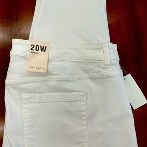 NWT Vince Camuto Women’s White Ankle  Jeans